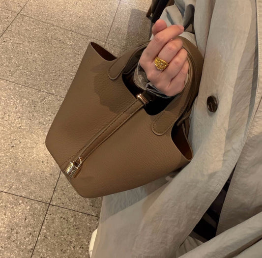 Creamy Bucket Tote Bag