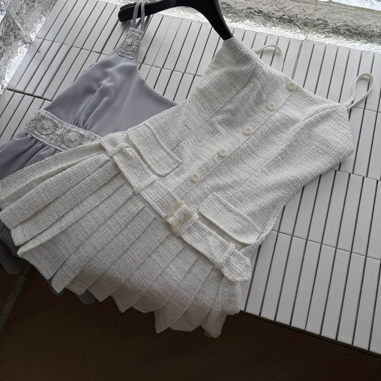 香香女孩 小香风吊带百褶半裙套装 Chanel Girl Chanel-Style Camisole and Pleated Skirt Set