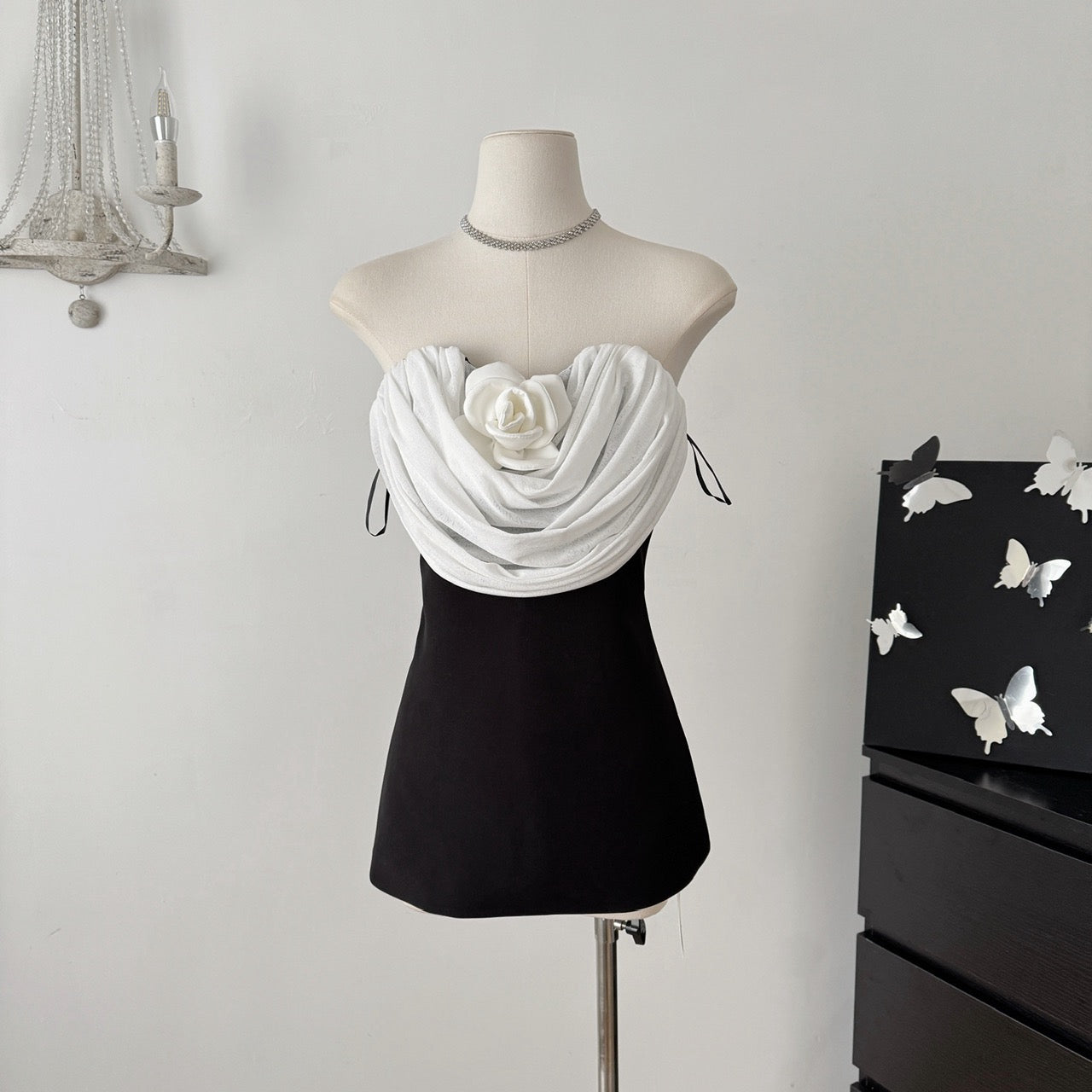 浪漫独宠 小众设计黑白玫瑰连衣裙 Exclusively Romantic – Niche Design Black and White Rose Dress