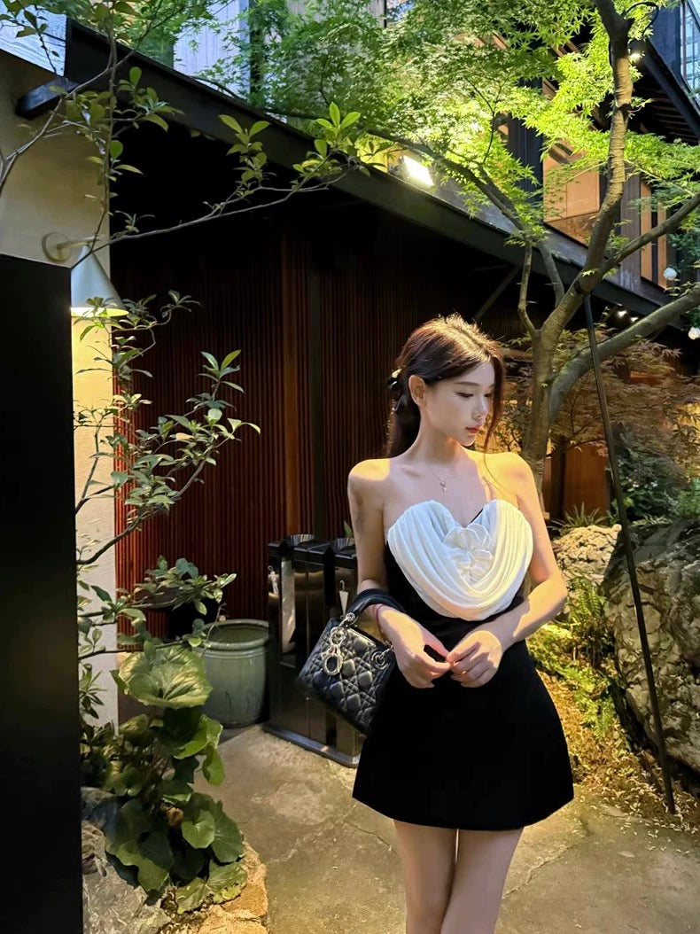 浪漫独宠 小众设计黑白玫瑰连衣裙 Exclusively Romantic – Niche Design Black and White Rose Dress