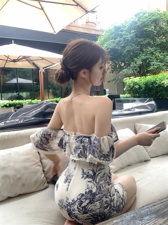 墨染青花 新中式方领包臀旗袍 Ink-Dyed Blue and White Modern Chinese Square-Neck Fitted Qipao
