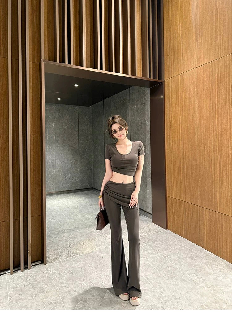 初夏宣告 显瘦短T修身长裤套装 Early Summer Statement: Slim-Fit Crop Tee and Fitted Pants Set