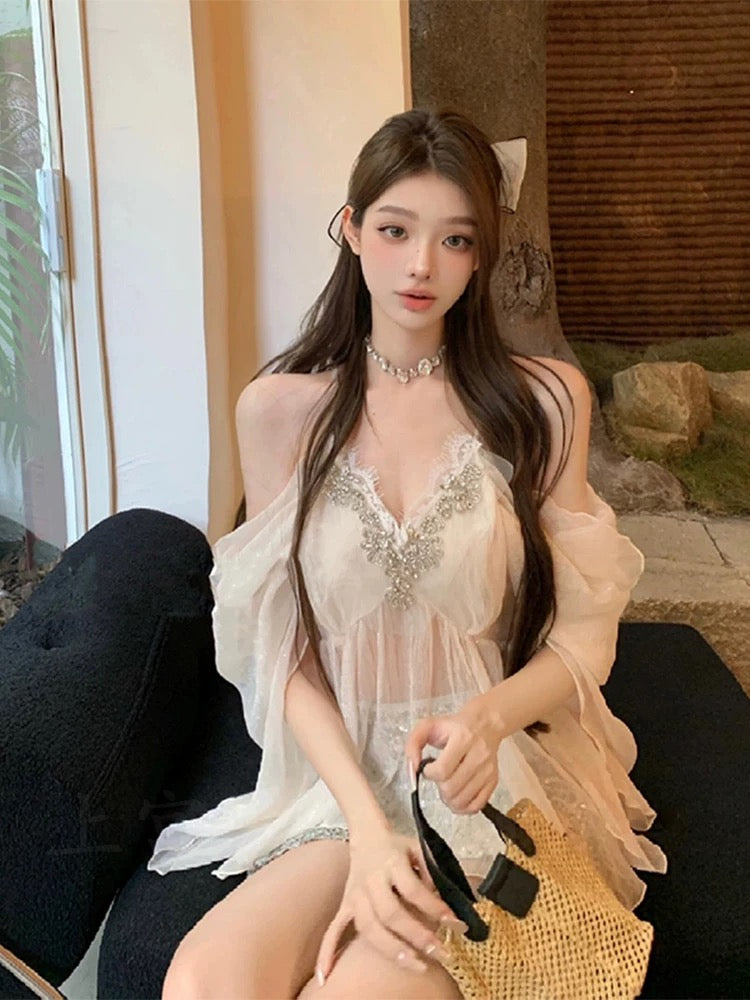 白巧慕斯 白色镶钻V领微透上衣 White Chocolate Mousse White Sheer V-Neck Top with Rhinestone Embellishments