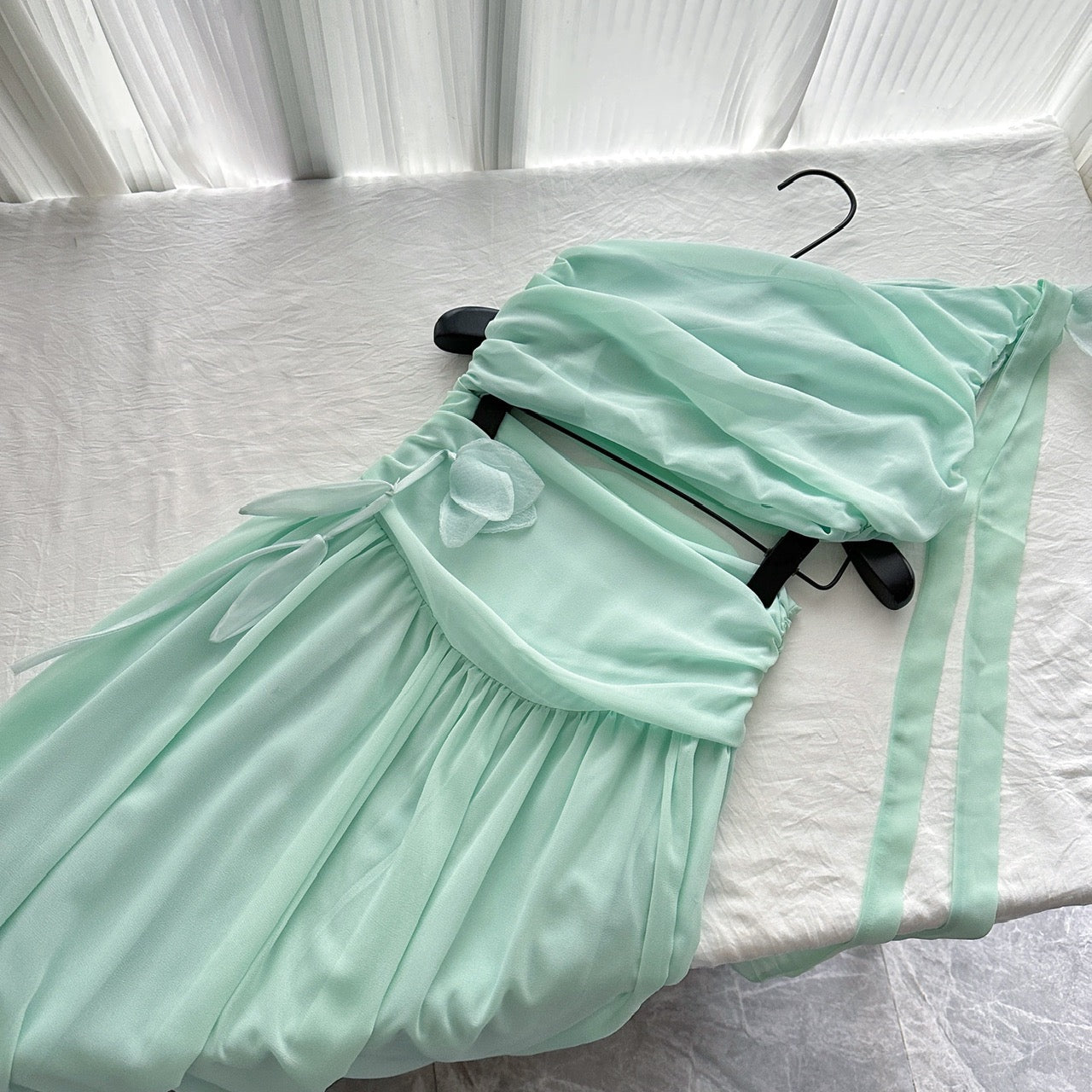 丝萝乔木 斜肩露腰网纱连衣裙 Silk Vine & Tall Tree One-Shoulder Mesh Dress with Cutout Waist
