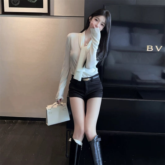 元气贝贝 百搭高腰配腰带热裤 Energetic Bebe Versatile High-Waisted Belted Shorts