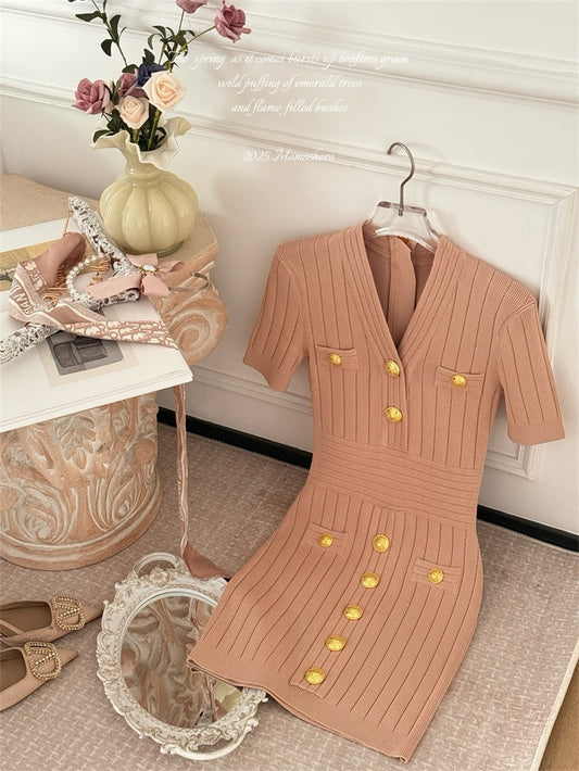 野玫瑰姐姐 曼妙针织金属扣连衣裙 Wild Rose Sister Elegant Knitted Dress with Metal Buttons