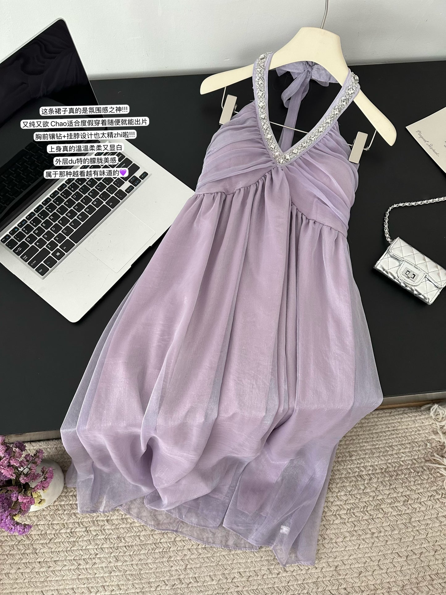 氛围感之神 镶钻挂脖雪纺连衣裙 Goddess of Aesthetic Vibes – Rhinestone Halter Chiffon Dress