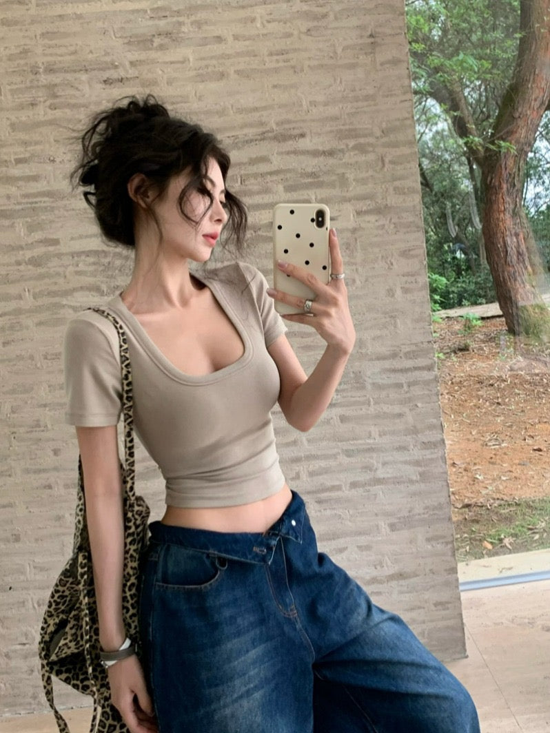 基础女孩 显瘦低U领短款短袖上衣 Basic OOTD - Slimming Low U-Neck Cropped Short Sleeve Top