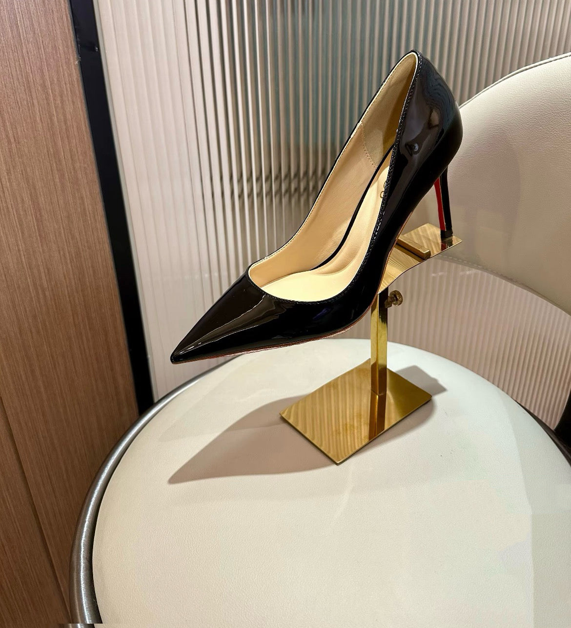 超舒服-红底侧空裸色高跟鞋 Super comfortable nude side-cut high heels with red soles