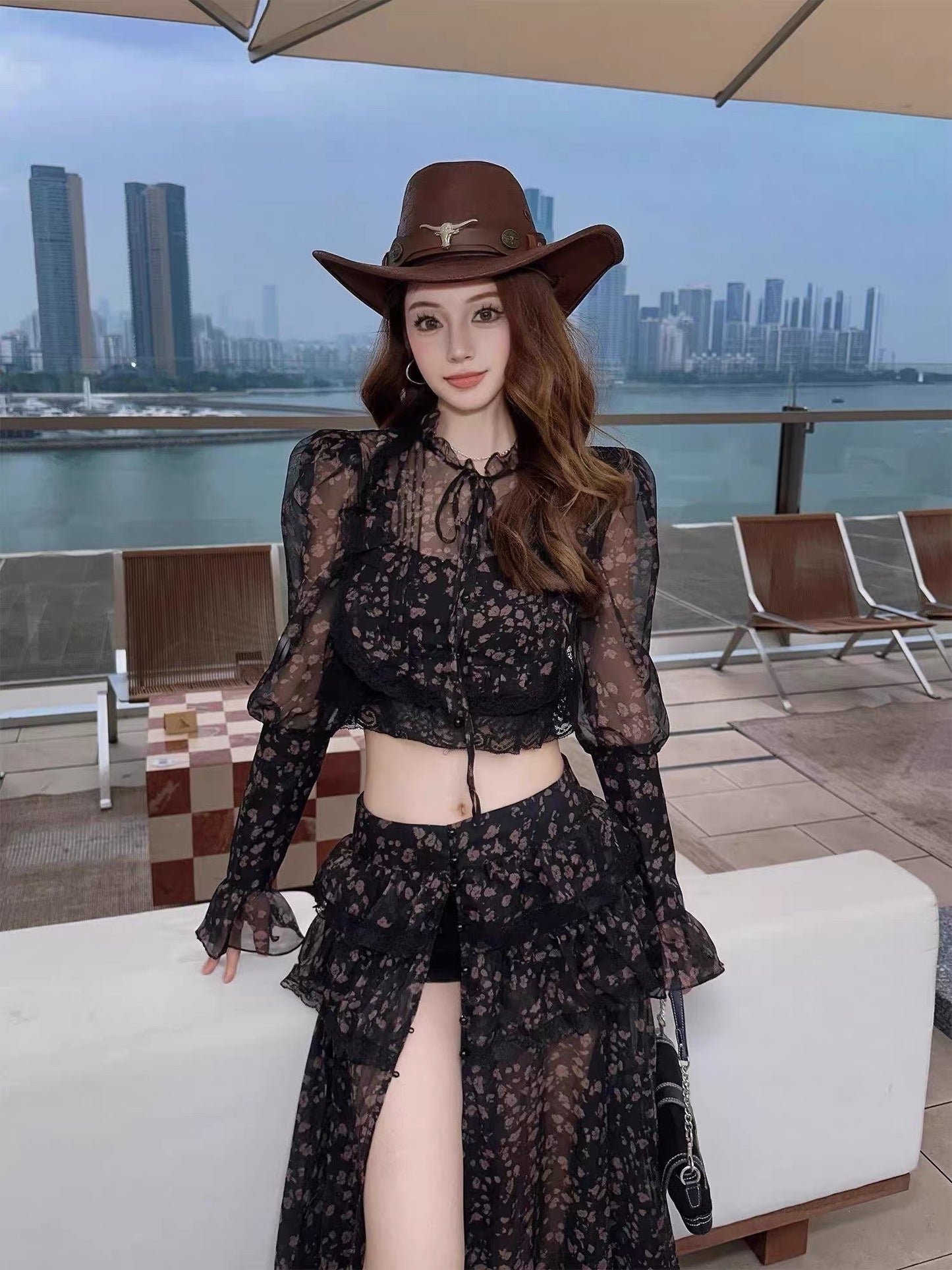 墨点流光 黑色波点上衣荷叶边半裙短裤套装 Ink-Flow French Style Polka Dot Two-Piece Set