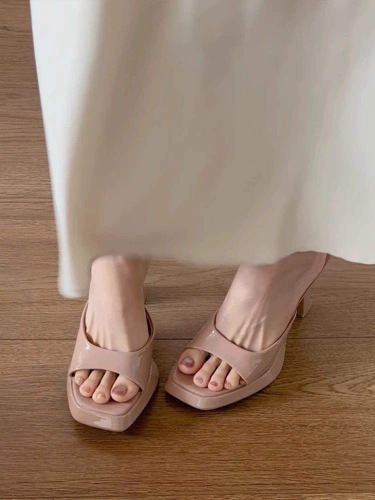 漆皮百搭粗跟复古方头小众高跟鞋 Retro Square-Toe Chunky Heels in Patent Leather