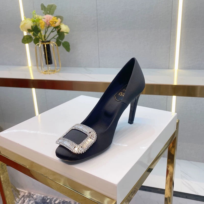 王曼妮同款rv方扣绸缎水钻高跟鞋  Wang Manni-Style Roger Vivier Satin Crystal-Buckle High Heels