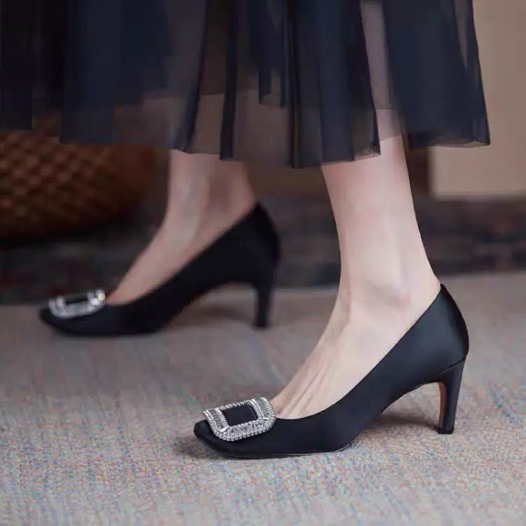 王曼妮同款rv方扣绸缎水钻高跟鞋  Wang Manni-Style Roger Vivier Satin Crystal-Buckle High Heels