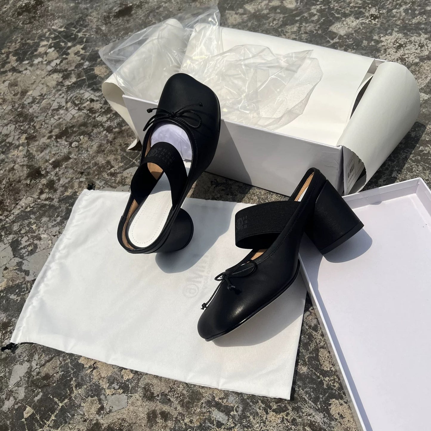 Jeannie同款 马吉拉经典绑带苹果头粗跟鞋 Jeannie-Style Maison Margiela Classic Lace-Up Apple-Toe Chunky-Heel Shoes