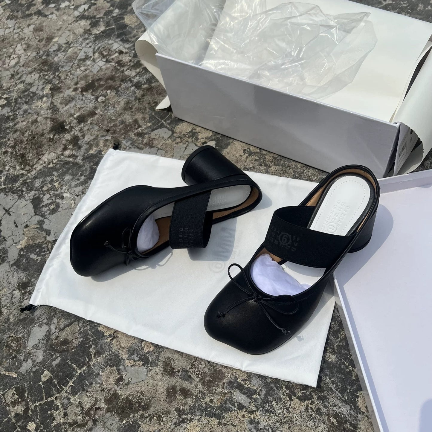 Jeannie同款 马吉拉经典绑带苹果头粗跟鞋 Jeannie-Style Maison Margiela Classic Lace-Up Apple-Toe Chunky-Heel Shoes