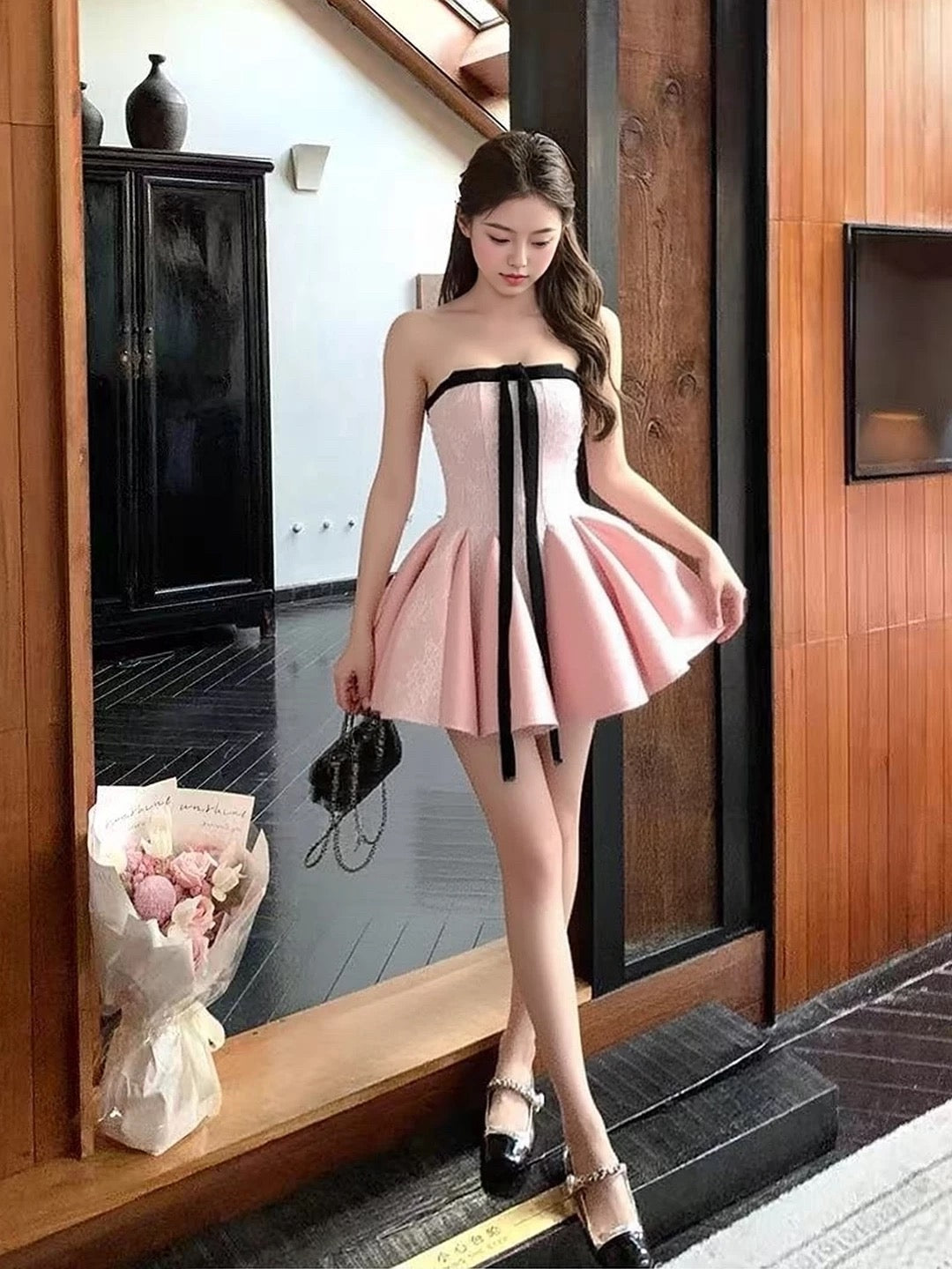 鸢尾花 粉色千金风蕾丝A字连衣裙 Pink princess-style lace A-line dress with iris detailing