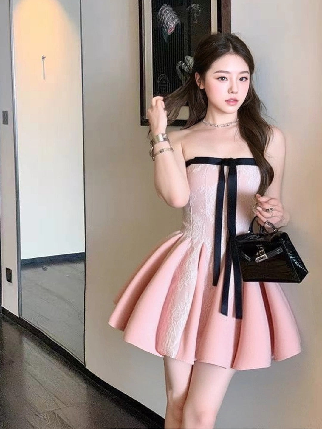 鸢尾花 粉色千金风蕾丝A字连衣裙 Pink princess-style lace A-line dress with iris detailing