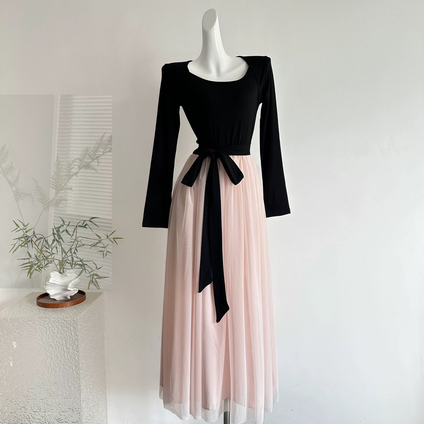 公主邀约 法式长袖假两件修饰连衣裙 French long-sleeve faux-two-piece dress with a princess vibe