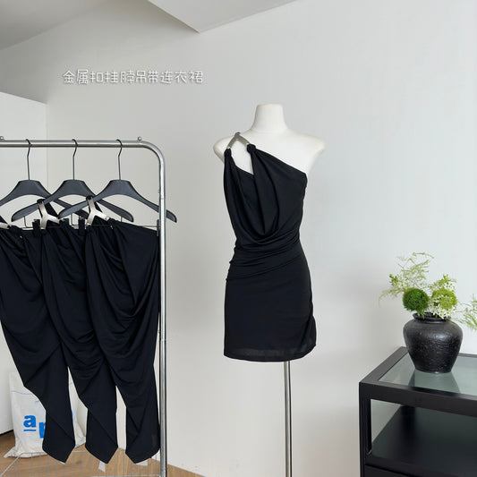 瞒天过海 挂脖不规则高腰包臀连衣裙 Undercover Allure - Sleek Halter Irregular High-Waisted Bodycon Dress