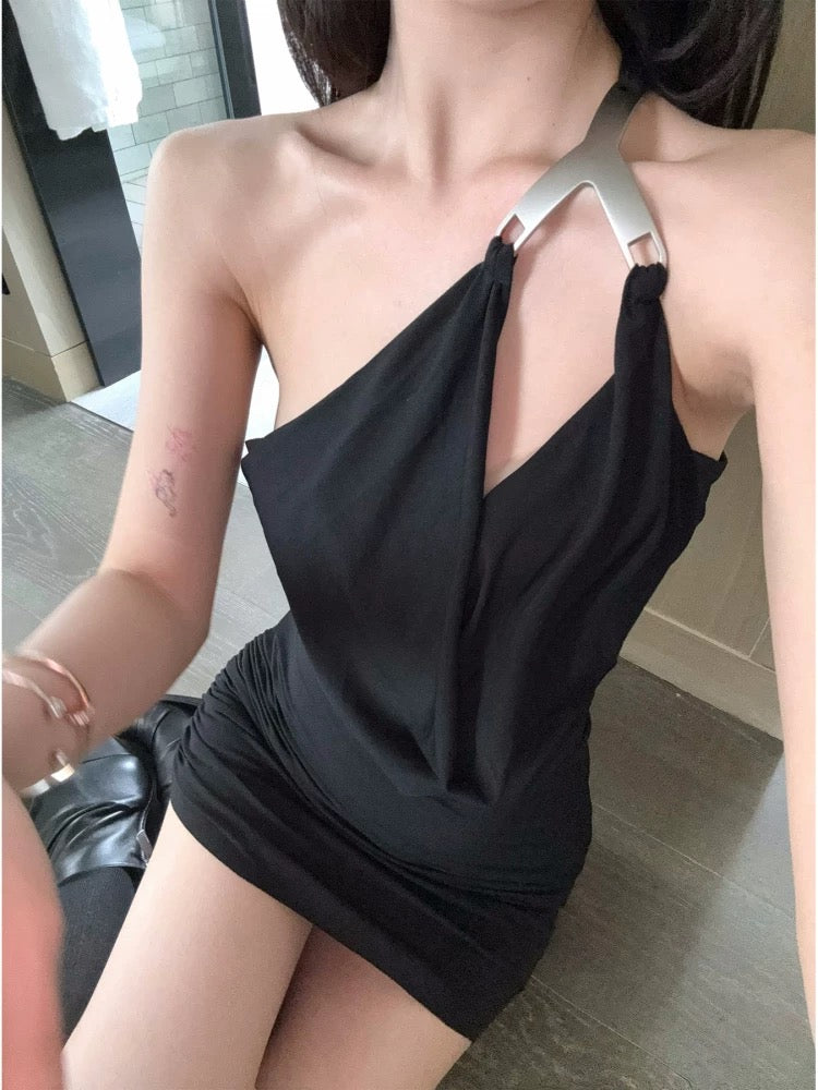 瞒天过海 挂脖不规则高腰包臀连衣裙 Undercover Allure - Sleek Halter Irregular High-Waisted Bodycon Dress