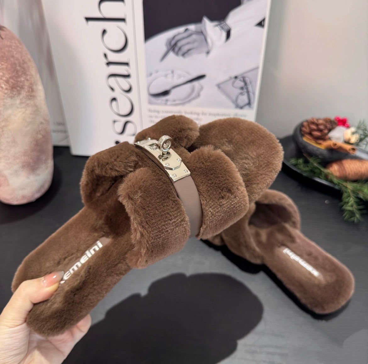 极简主义 金扣交叉毛毛一字拖 Minimalist Metal Buckle Criss-cross Faux Fur Slides