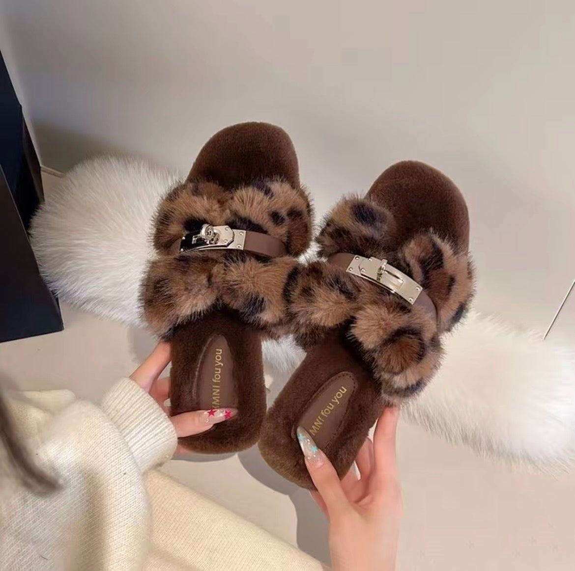 极简主义 金扣交叉毛毛一字拖 Minimalist Metal Buckle Criss-cross Faux Fur Slides