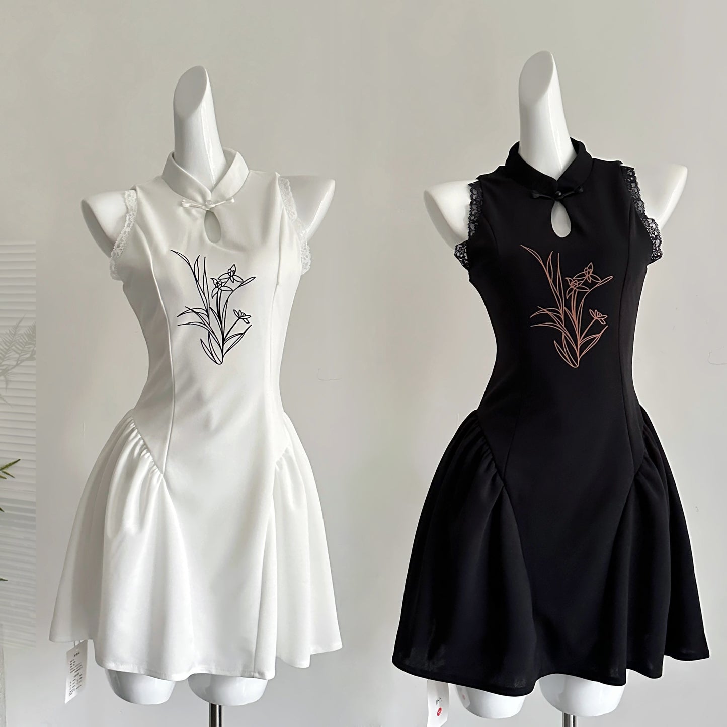 无尽夏 新款设计收腰挂脖无袖连衣裙 Endless Summer New Design Halter Neck Sleeveless Dress with a Fitted Waist