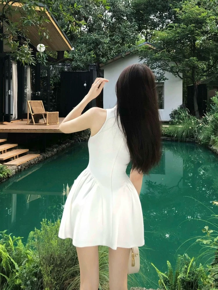 无尽夏 新款设计收腰挂脖无袖连衣裙 Endless Summer New Design Halter Neck Sleeveless Dress with a Fitted Waist