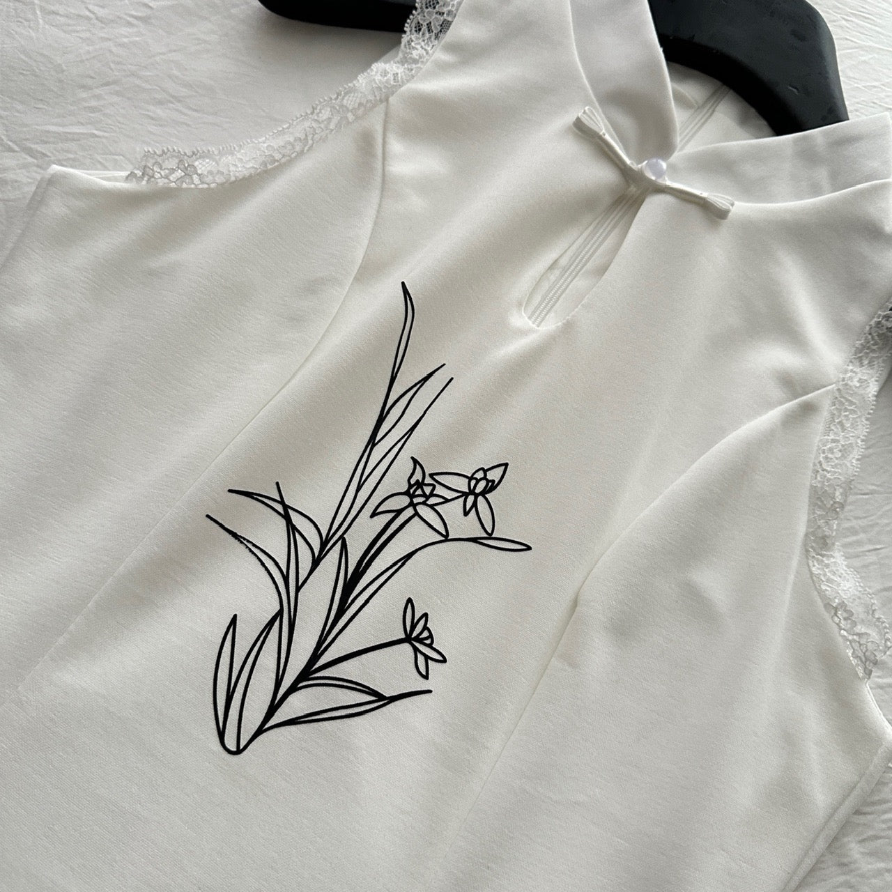 无尽夏 新款设计收腰挂脖无袖连衣裙 Endless Summer New Design Halter Neck Sleeveless Dress with a Fitted Waist