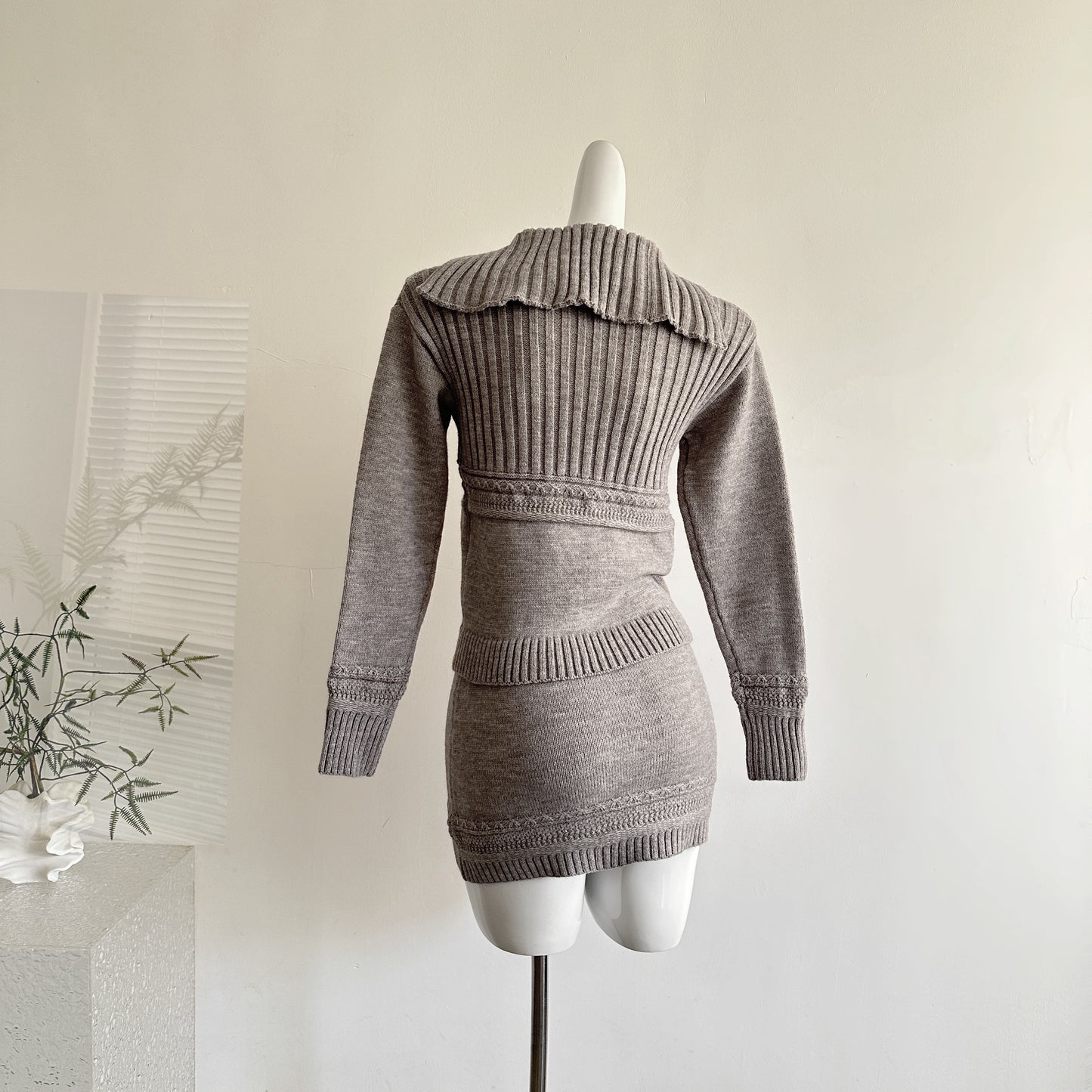 高智冷女 大翻领100绵羊毛针织套装 Cool-Girl Look 100% Merino Wool Knit Set with Oversized Lapel